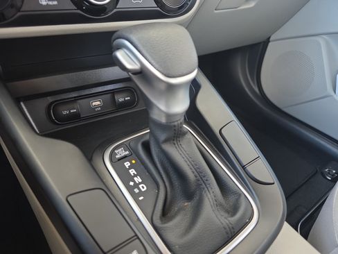 Used 2025 Kia Soul LX w/ LX Technology Package FWD image 20