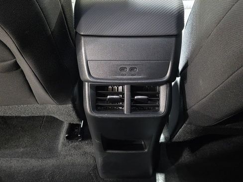 Used 2026 Chevrolet Equinox LT w/ Safety and Technology Package FWD image 16