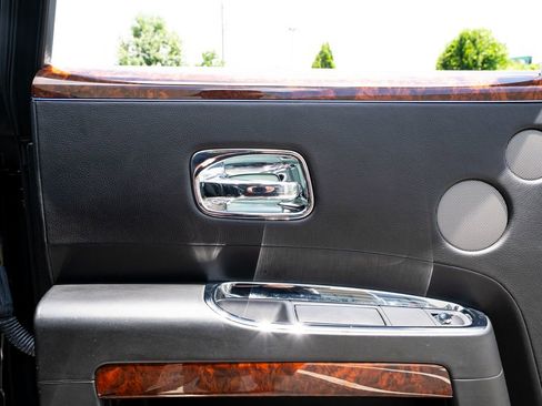 Used 2010 Rolls-Royce Ghost RWD image 46
