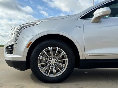 Used 2018 Cadillac XT5 Luxury w/ Driver Awareness Package FWD image 5