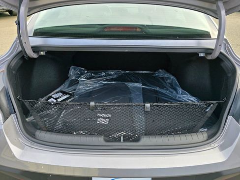 Certified 2025 Hyundai Elantra SE FWD image 14