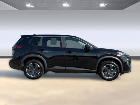 Used 2024 Nissan Rogue SV AWD/4WD image 8