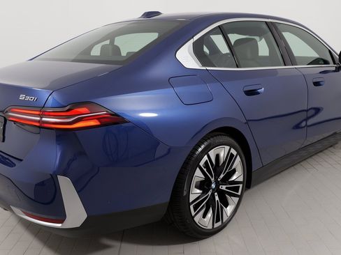 Used 2025 BMW 530i image 27