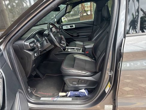 Used 2022 Ford Explorer ST-Line RWD image 2