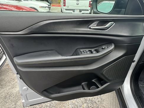 Used 2024 Jeep Grand Cherokee Laredo w/ Trailer Tow Package image 14