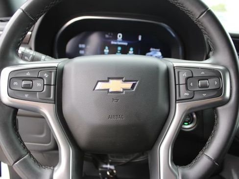 Used 2024 Chevrolet Suburban LT RWD image 18