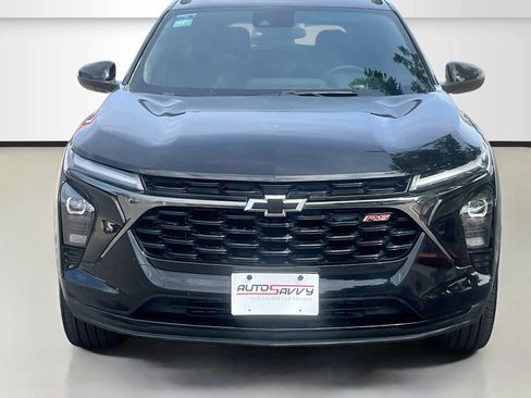 Used 2025 Chevrolet Trax RS w/ Driver Confidence Package FWD image 2