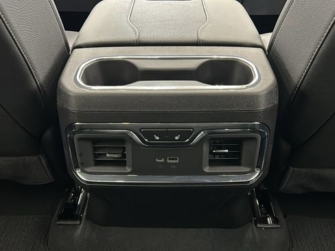 Used 2025 GMC Sierra 3500 Denali w/ Denali Reserve Package image 39