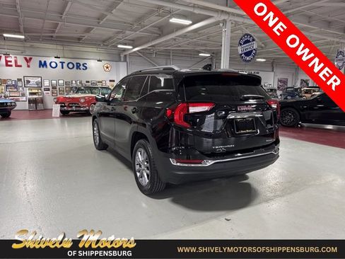 Used 2022 GMC Terrain SLT w/ Tech Package image 3