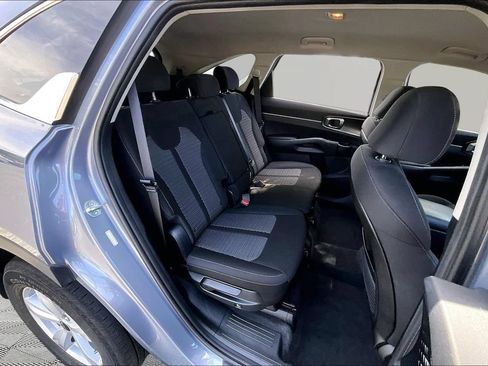 Used 2023 Kia Sorento LX FWD image 19