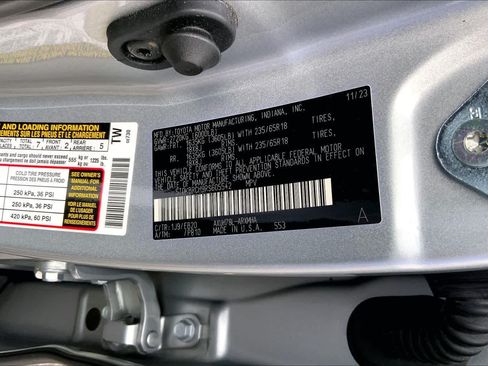 Used 2024 Toyota Highlander XLE AWD/4WD image 31
