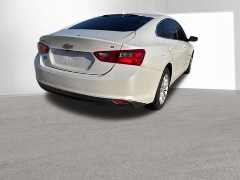 Used 2017 Chevrolet Malibu LT image 6