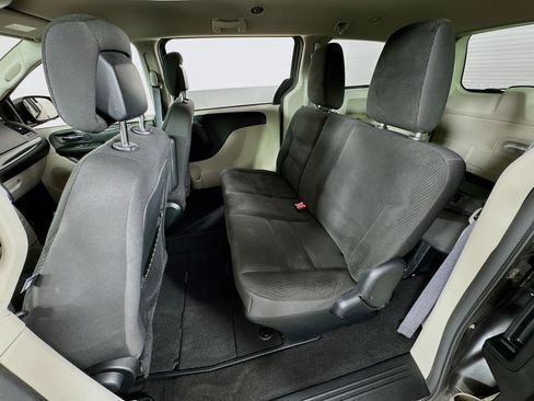 Used 2017 Dodge Grand Caravan SE w/ Power Window Group FWD image 17
