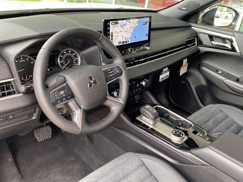 New 2026 Mitsubishi Outlander LE AWD/4WD image 12