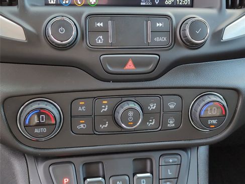 Used 2021 GMC Terrain SLT image 16