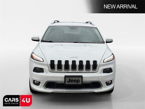 Used 2018 Jeep Cherokee Overland image 2