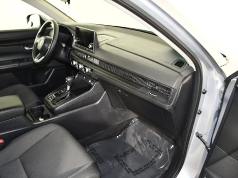 Used 2025 Honda CR-V LX image 39