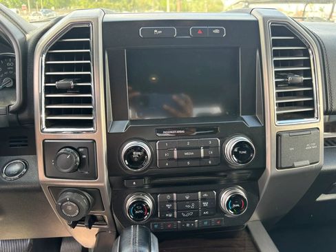 Used 2016 Ford F150 Platinum w/ Equipment Group 701A Luxury image 15