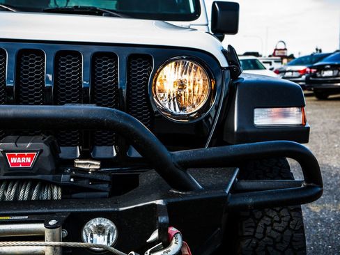 Used 2021 Jeep Wrangler Sport AWD/4WD image 9