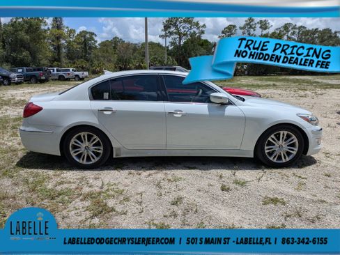 Used 2013 Hyundai Genesis 3.8 w/ Premium Pkg RWD image 3