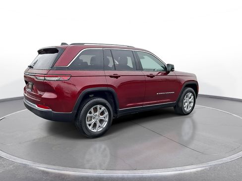 Used 2023 Jeep Grand Cherokee Limited w/ Luxury Tech Group II AWD/4WD image 8
