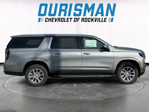 New 2026 Chevrolet Suburban Premier image 7