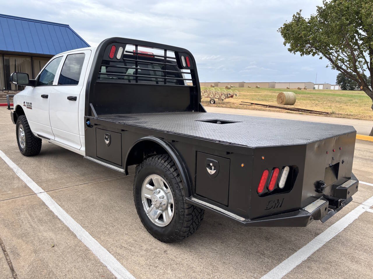 Used 2017 RAM 2500 Tradesman w/ Chrome Appearance Group AWD/4WD image 8