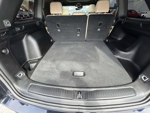 Used 2024 Jeep Grand Cherokee Limited w/ Luxury Tech Group II image 19