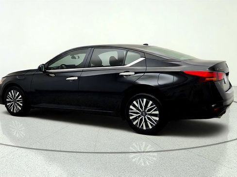 Used 2023 Nissan Altima 2.5 SV w/ SV Premium Package AWD/4WD image 7