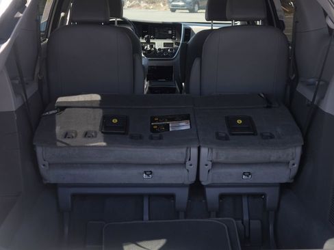 Used 2020 Toyota Sienna XLE Premium w/ Carpet Mat Package AWD/4WD image 31