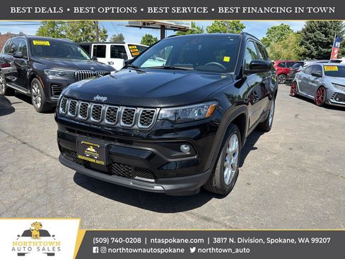Used 2024 Jeep Compass Latitude AWD/4WD image 1