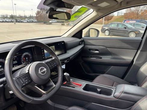 Used 2025 Nissan Kicks SR image 24
