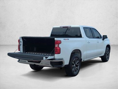 Used 2022 Chevrolet Silverado 1500 LT AWD/4WD image 5