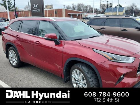 Used 2021 Toyota Highlander Limited image 1
