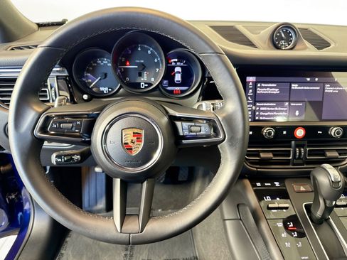 Certified 2025 Porsche Macan image 12