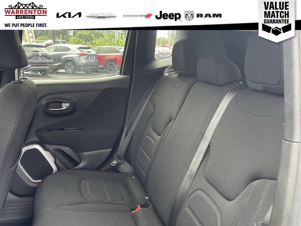Used 2018 Jeep Renegade Latitude AWD/4WD image 17