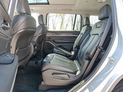 Used 2022 Jeep Grand Cherokee L Limited image 13