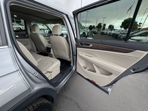 Used 2024 Volkswagen Atlas SEL Premium R-Line image 22