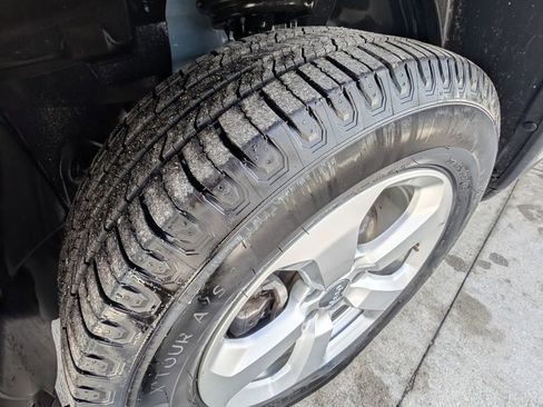 Used 2019 Jeep Compass Latitude w/ Cold Weather Group AWD/4WD image 42