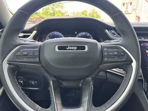 Used 2024 Jeep Grand Cherokee Limited w/ Black Appearance Package AWD/4WD image 26