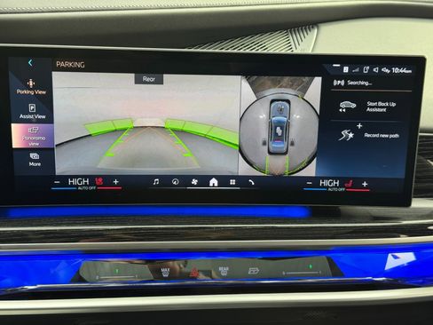 Used 2024 BMW 760i xDrive w/ Premium Package 2 image 32