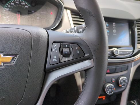Used 2017 Chevrolet Trax LT w/ LT Convenience Package FWD image 21