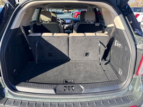 Used 2023 Ford Explorer XLT w/ Equipment Group 202A image 14