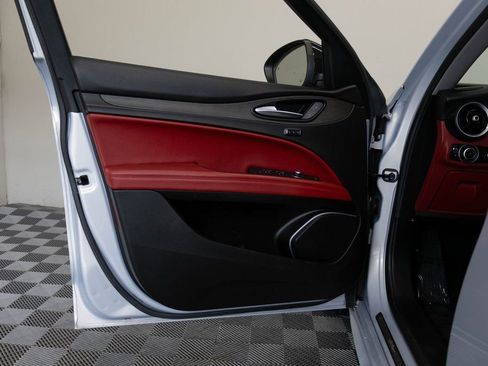 Used 2021 Alfa Romeo Stelvio Ti w/ Nero Edizione image 15