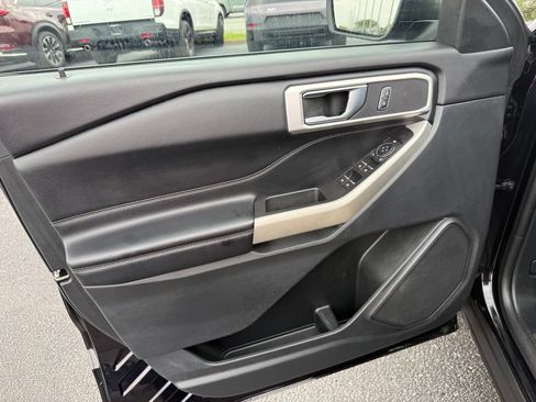Used 2021 Ford Explorer XLT w/ Equipment Group 202A AWD/4WD image 7