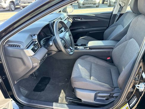 Used 2025 Toyota Camry LE FWD image 11