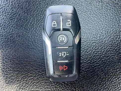 Used 2017 Ford F150 Raptor w/ Equipment Group 802A Luxury AWD/4WD image 4