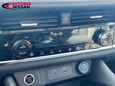 Used 2023 Nissan Rogue SL w/ SL Premium Package image 21