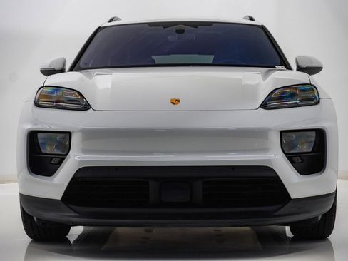 Certified 2025 Porsche Macan 4 Electric AWD/4WD image 6
