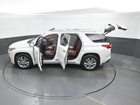 Used 2021 Chevrolet Traverse High Country w/ LPO, Cargo Package AWD/4WD image 54